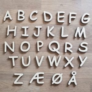 Alfabet i akryl til børn - vælg selv farve