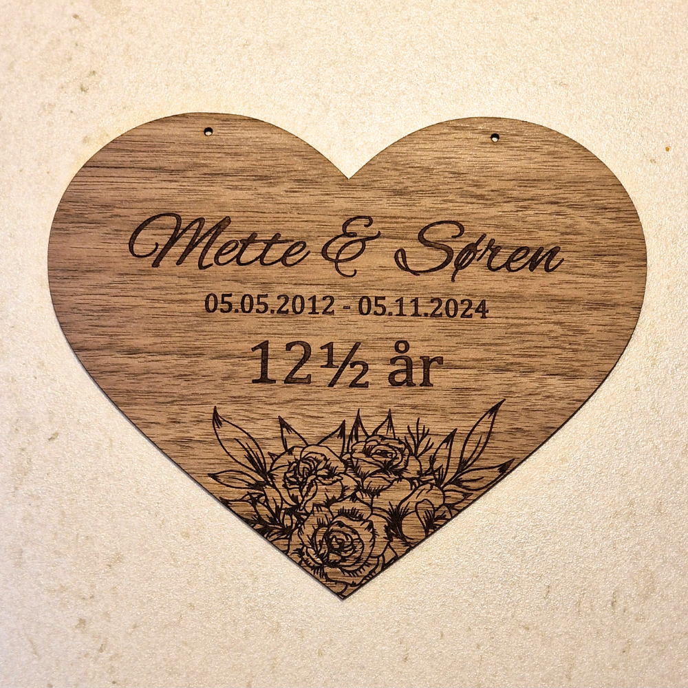 Hjerte til æresport i fineret valnød