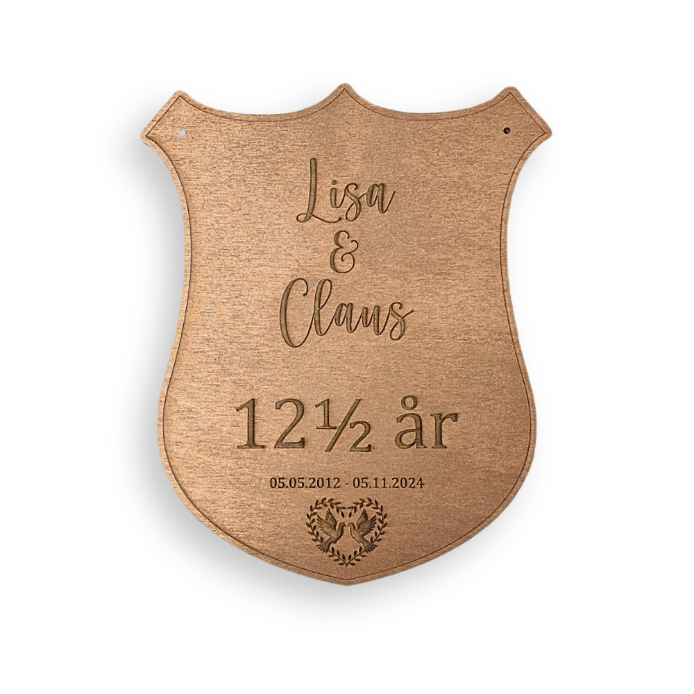 Skjold til æresport i kobbermalet træ