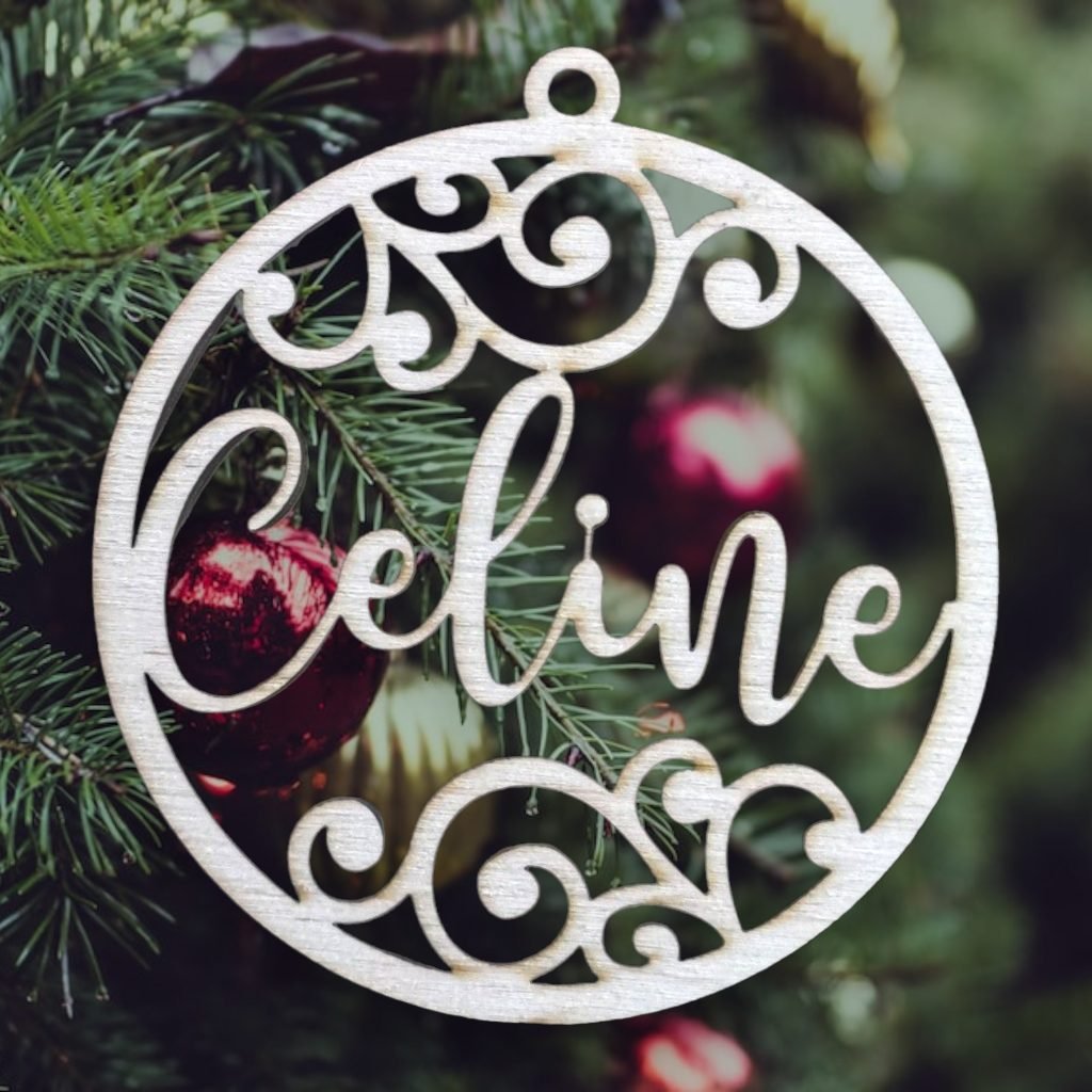 Julekugle i træ med navnet Celine