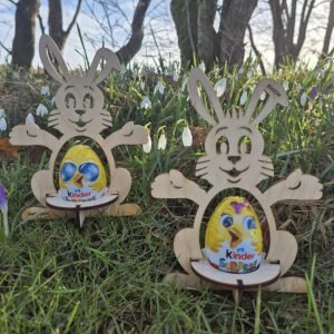 Påskehare i træ med plads til et Kinderæg